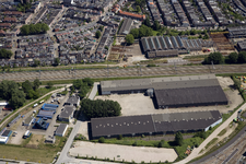 802486 Luchtfoto van enkele gebouwen op het bedrijventerrein Cartesiusdriehoek te Utrecht, uit het zuidwesten; in het ...
